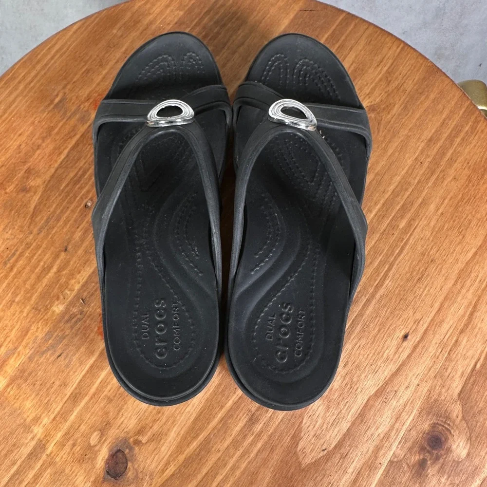Crocs Sasari Wedge Sandals Womens 7 Black Good Silver Ring Detail Platform Slide